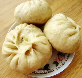 Steamed buns with watermelon peel stuffing