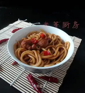 Braised QQ noodles with diced chicken