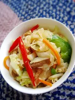 stir-fried rice noodle with assorted vegetables