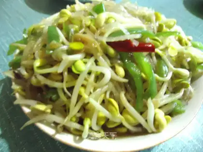 Fried rice strips with soybean sprouts
