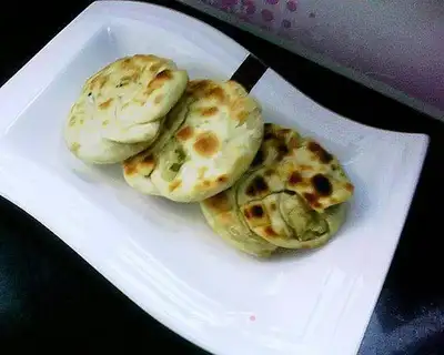 Pan roasted scallion cake