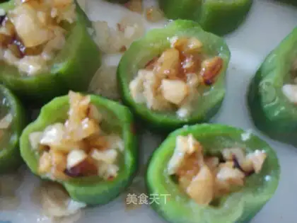 Steamed loofah with garlic