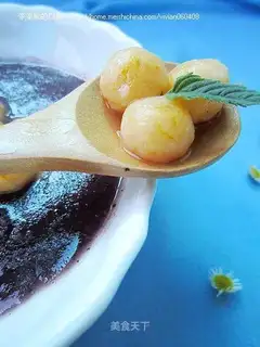 Black rice paste pumpkin dumplings