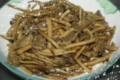 stir-fried tea tree mushroom