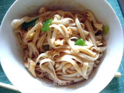 Fried noodles with eggs in tomato sauce