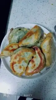 An egg and water bun