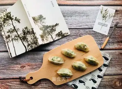 Green shrimp crystal dumplings