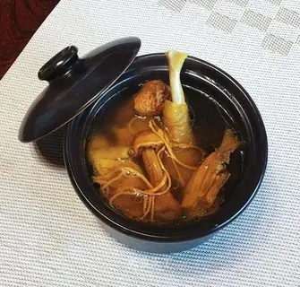 ♪ Worm and grass, cedar and chicken soup ♪