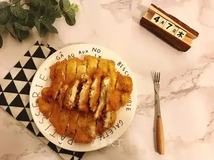 Gold fried chicken steak