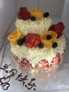 Chi Fung Butter Fruit birthday cake