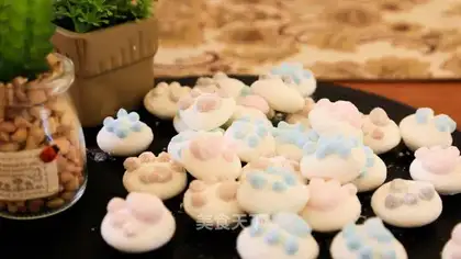 Cat claw marshmallows