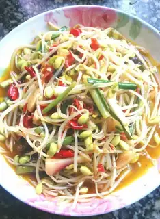 Homemade bean sprouts