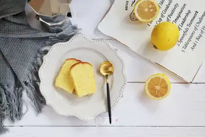 Fresh lemon pound cake