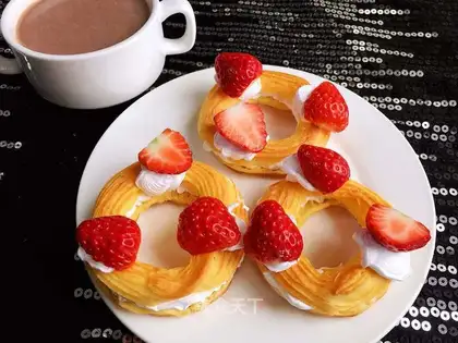 Strawberry puffs