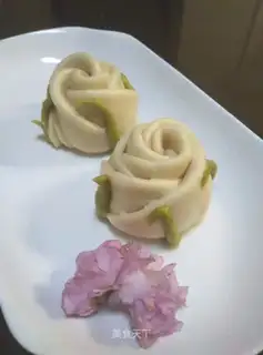 Rose buns