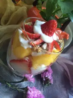 Nuts yogurt cup