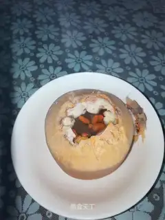 Coconut-cracker