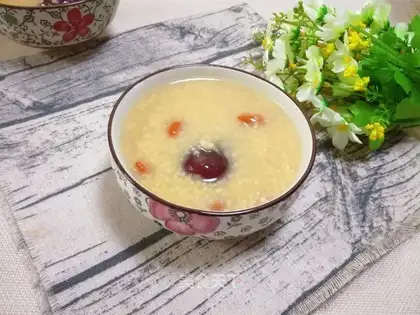 Porridge of rice oatmeal dates