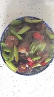 Celery fried sausage