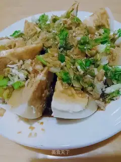 Garlic sprouts of goose eggs