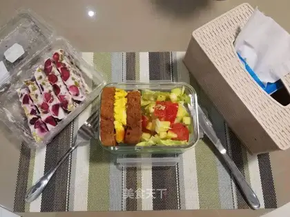 A sandwich lunch