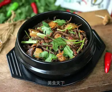 Spicy tea, mushroom dry pot
