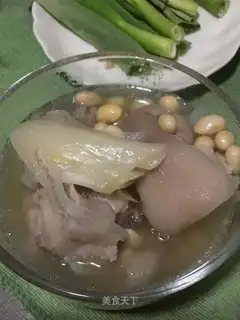 Soybeans foot soup