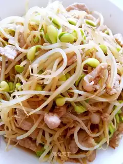 Pork fried soy sprouts
