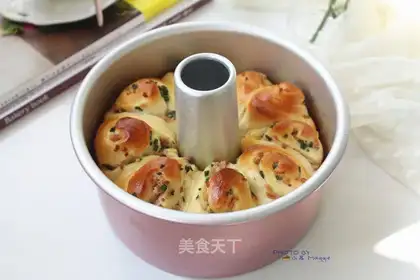 Onion bacon bread