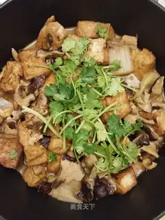 Chicken leg mushroom tofu