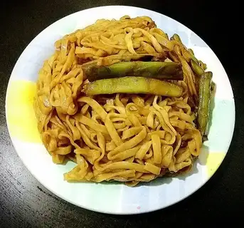 Iron-pot lentils noodles