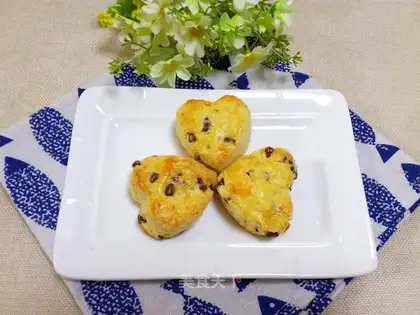Light cream chocolate scone