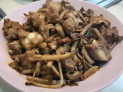 Steakbone tea and mushrooms