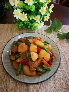 Lamb chops, potatoes