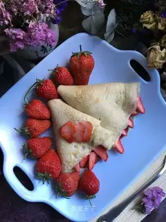 Strawberry croissants