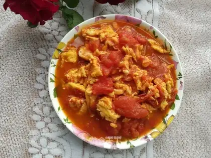 Tomato fried eggs