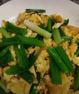 Onion fried eggs
