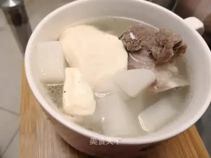 Carrot bone tofu soup