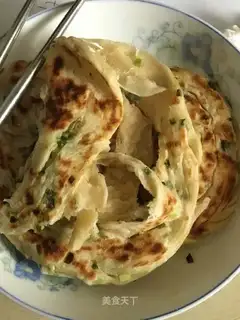 A dumpling-skin-second onion waffles