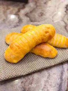 caterpillar butter bread
