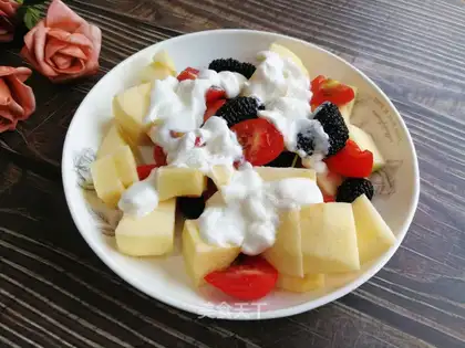 Yogurt fruit salad