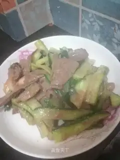 Pork cucumber