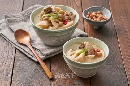 Lotus peanut pig bone soup
