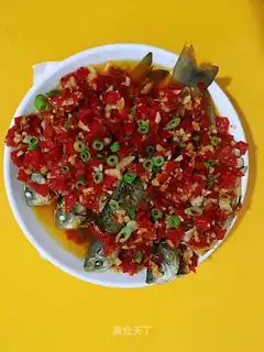A pepper-cracker