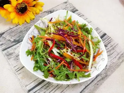 Five-colour vegetable salad