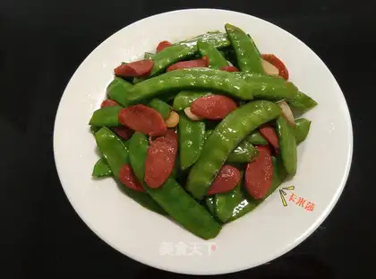 Sausage fried Dutch beans