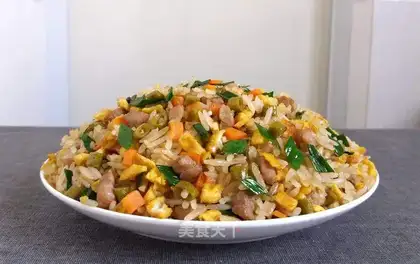 Sour bean omelet fried rice