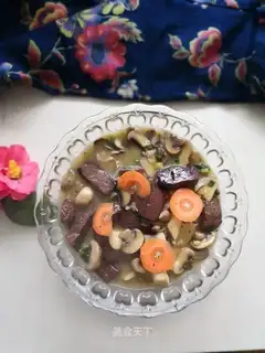 Twin mushroom blood soup