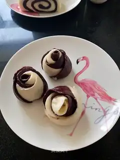 Double rose buns