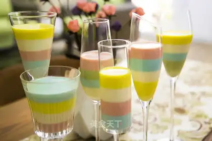 Five colour pudding